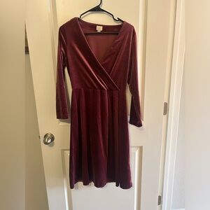 Like New Velvet A Nee Day Dress